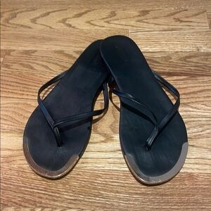 Seychelles Black with Gold Toe Detail Sandals